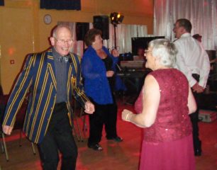 Clive'n'Rita leading the dancing